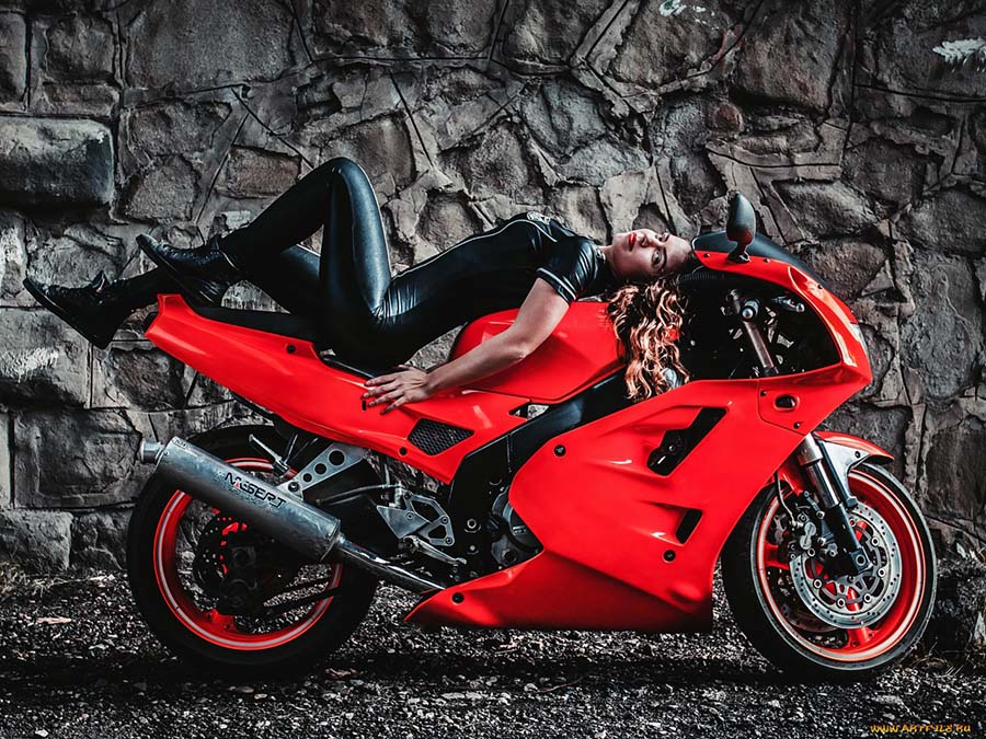 Beautiful girl Beautiful girls and motorcycles in Aleppo