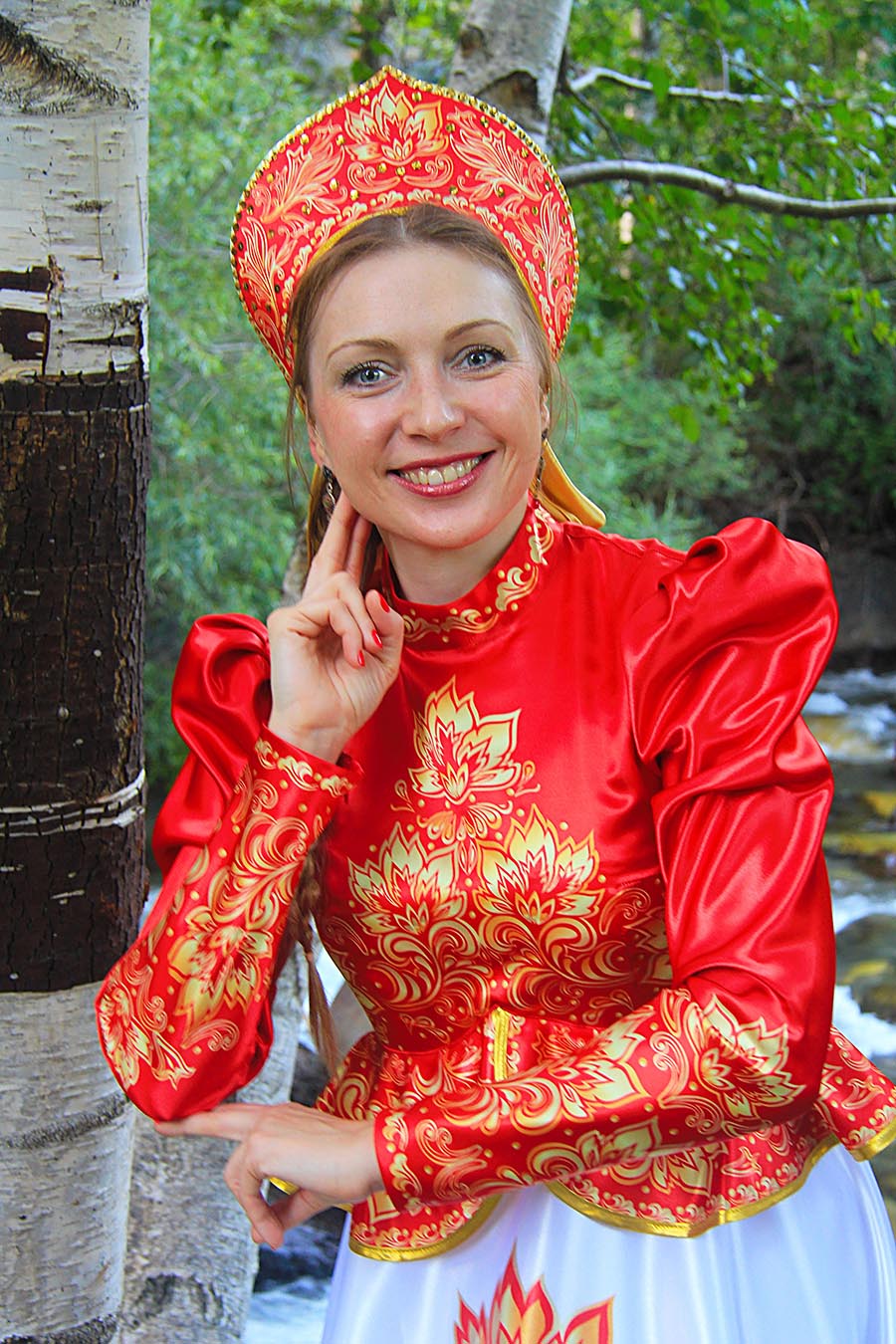 Women in Slavic costumes in Aleppo