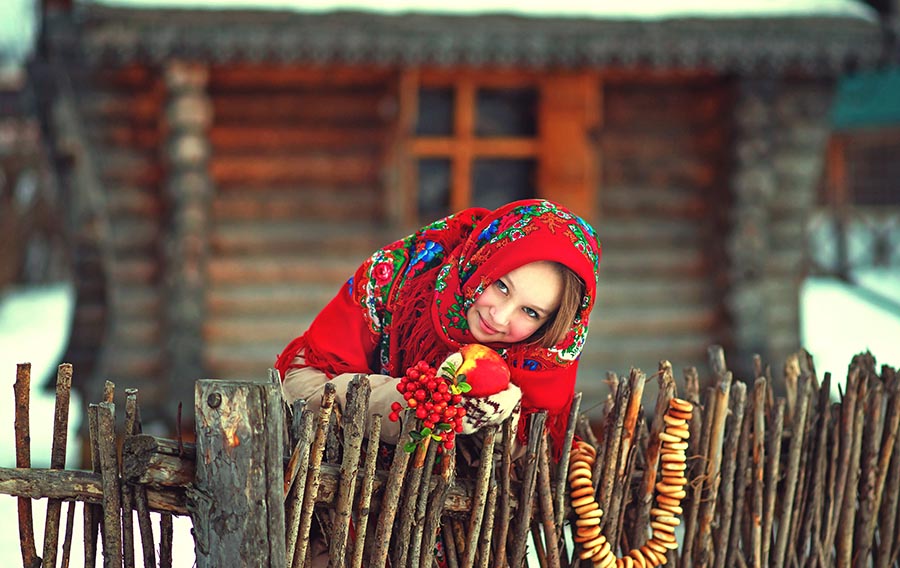 Sexy girl Women in Slavic costumes in Aleppo