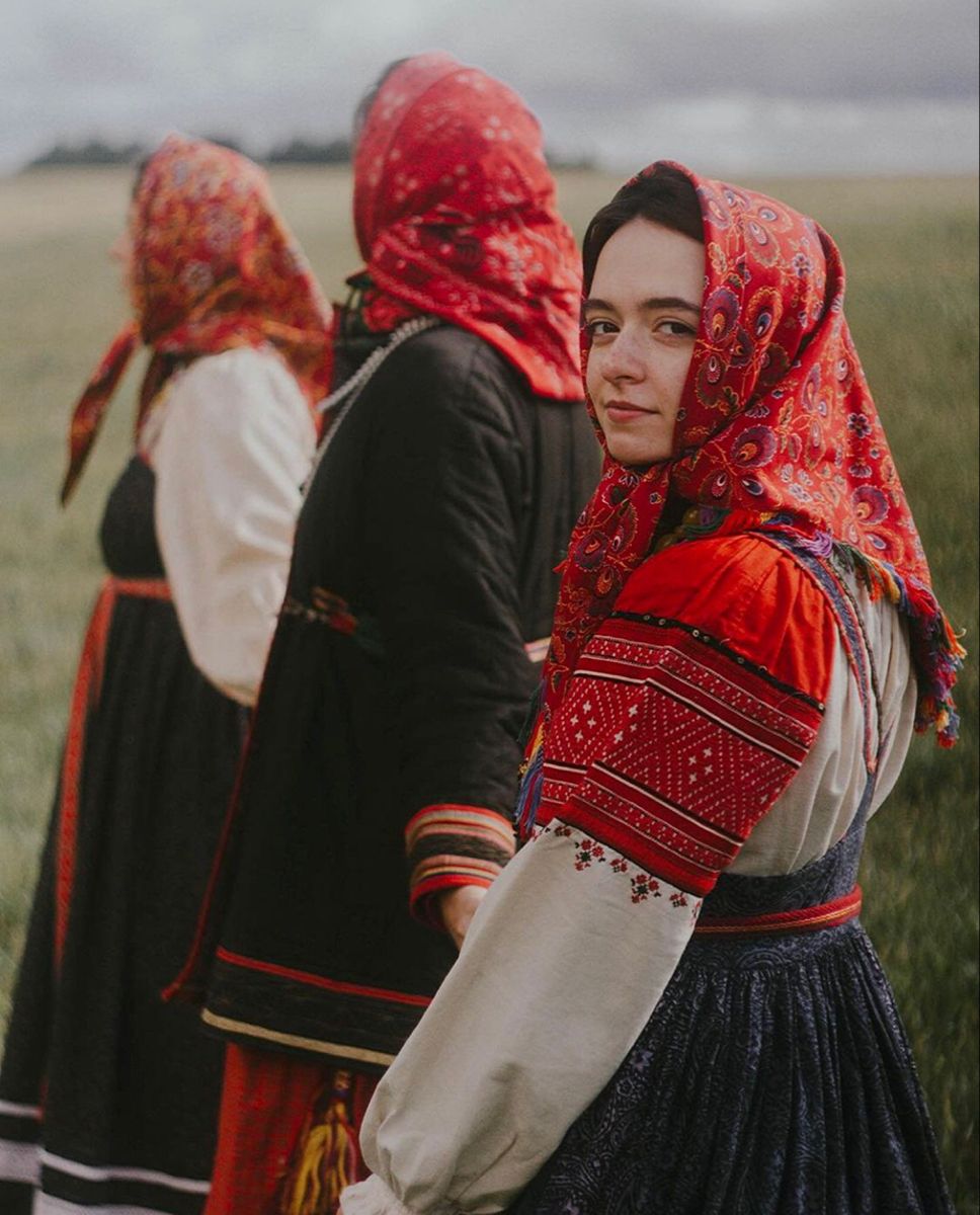 Women in Slavic costumes in Aleppo