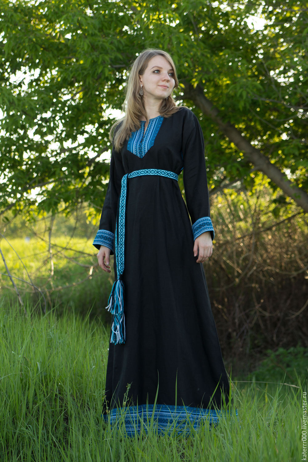 Women in Slavic costumes in Aleppo