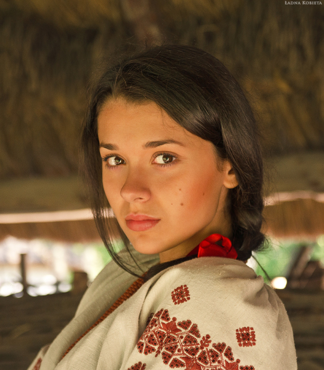 Girls in Slavic costumes in Aleppo