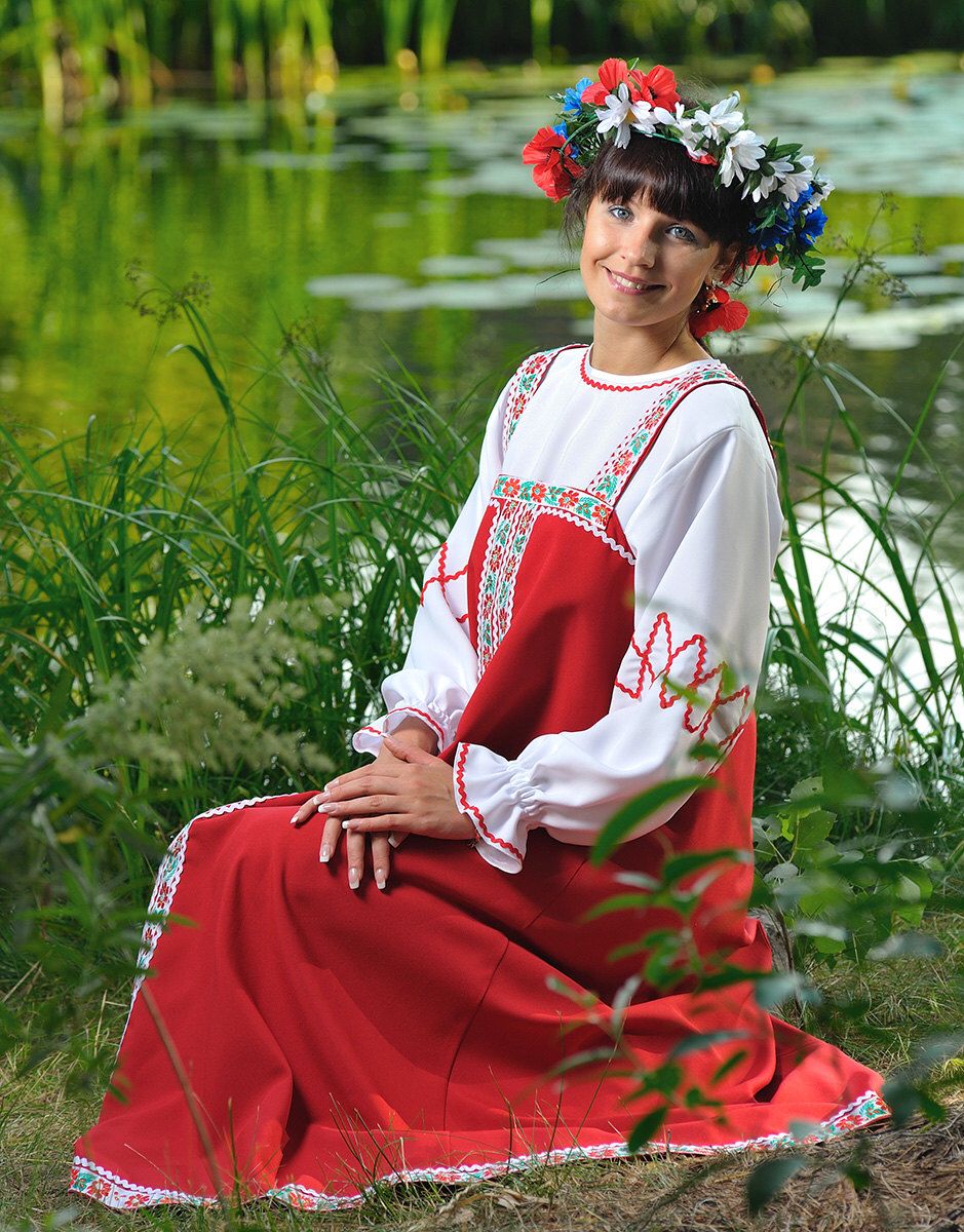 Beautiful girl Girls in Slavic costumes in Aleppo