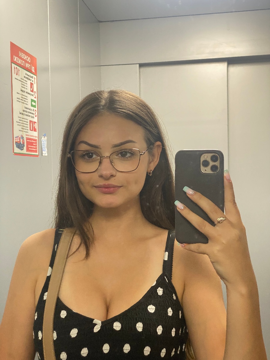 Sexy model Stacy in Aleppo