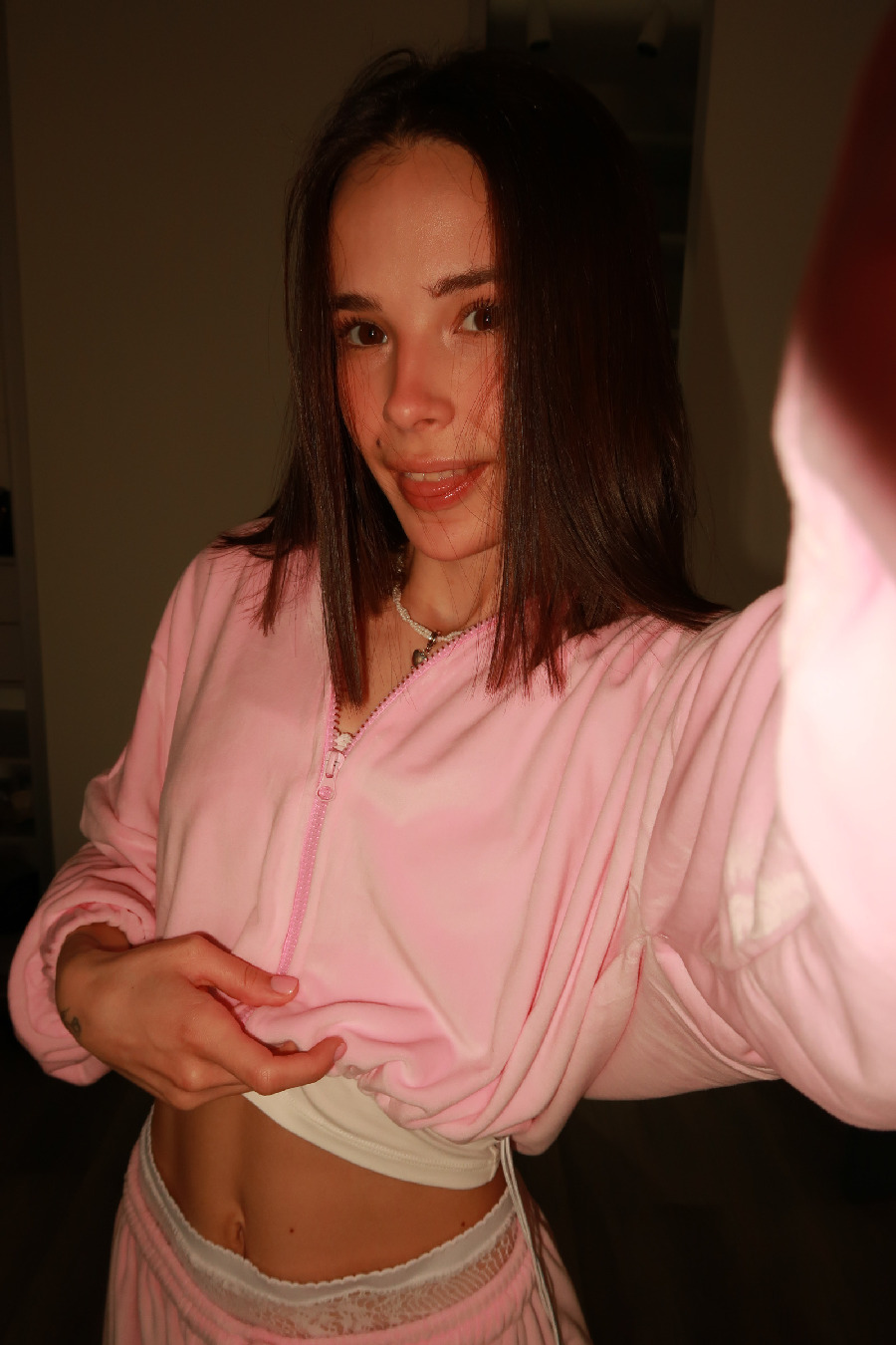 Tina brings the glow — live moments in Aleppo